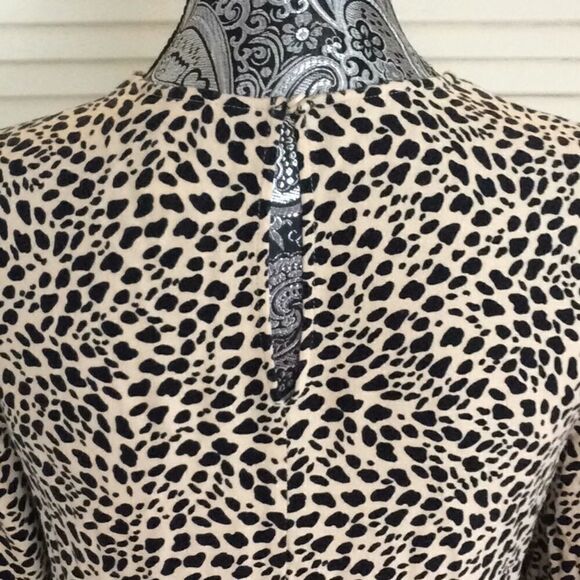 Leopard print shift dress with flutter sleeves 4 - Picture 4 of 14